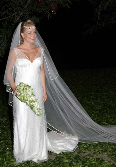 A apresentadora Angélica com vestido de Carlos Tufvesson para o casamento com Luciano Juck, em 2004