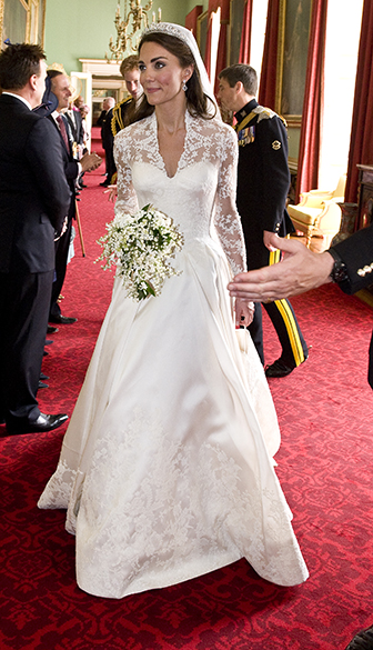 O vestido de Kate Middleton, assinado por Sarah Burton, diretora de criação da marca fundada pelo estilista britânico Alexander McQueen