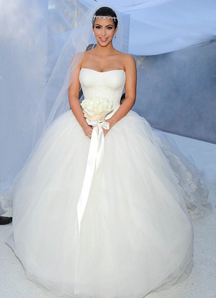 O vestido bufante de Kim Kardashian, criado pela estilista Vera Wang para o casamento com o jogador de basquete Kris Humphries, em 2011