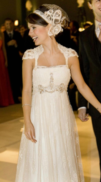 O vestido de noiva de Sandy, assinado por Emanuele Junqueira para a cerimônia realizada em 2008