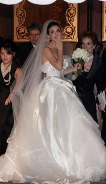 O vestido de noiva de Sthefany Brito, da marca Dolce & Gabbana, usado para o casamento da atriz com o jogador de futebol Alexandre Pato, em 2009