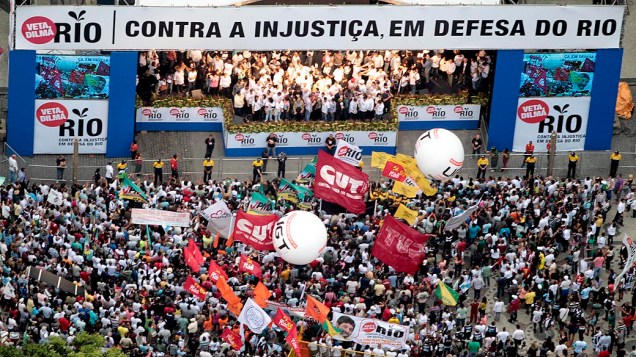 Vista aérea da caminhada em prol da defesa dos direitos do Estado do Rio de Janeiro na questão dos royalties do petróleo