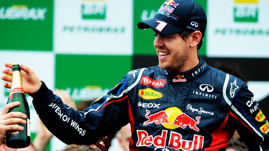 Vettel comemorando a vitória no GP do Brasil 2012, no Autódromo de Interlagos