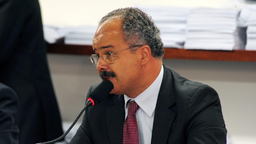 Deputado Vicente Cândido defende seu texto durante sessão na Comissão Especial da Lei Geral da Copa na Câmara
