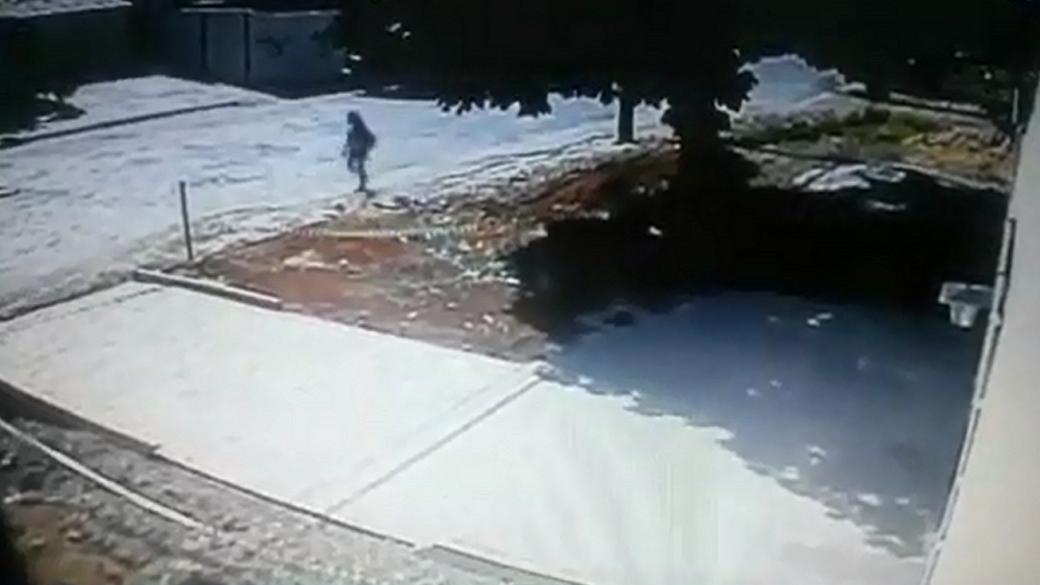 Vídeo mostra fuga de suspeito de matar jovem