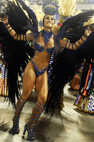 Sabrina Sato rainha da bateria da Unidos de Vila Isabel durante desfile na Marquês de Sapucaí