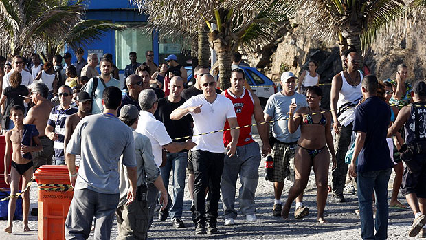 Vin Diesel segue para o set de 'Velozes e Furiosos 5' no Arpoador, zona sul do Rio de Janeiro