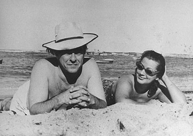 Na praia com Maria Lúcia Proença, sua terceira esposa