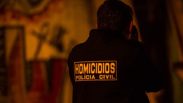 Equipe investiga local onde dois homens foram mortos no Grajaú, em São Paulo