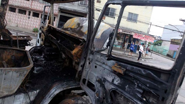 Ônibus queimado no bairro da Penha, Rio de Janeiro