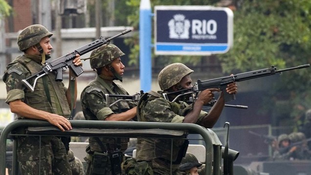 Soldados da Marinha no Complexo do Alemão, Rio de Janeiro - 26/11/2010