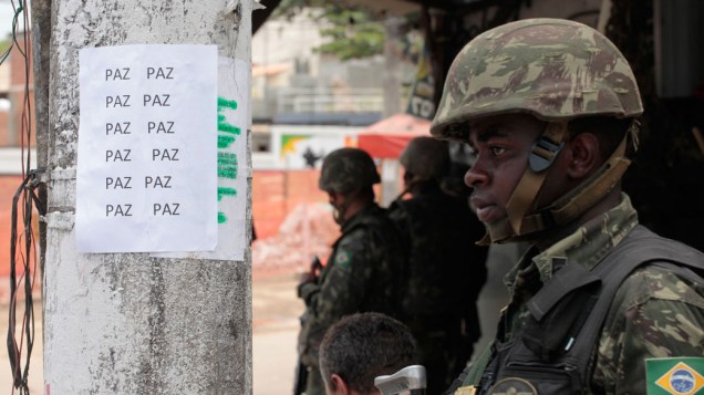 Cerco militar no Complexo do Alemão, Rio de Janeiro - 27/11/2010