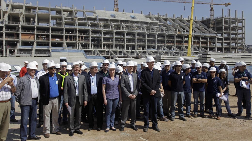 Visita de integrantes da Fifa e do Comitê Organizador Local da Copa de 2014 ao Itaquerão, em São Paulo; a menos de dois anos da abertura do Mundial, que acontecerá na futura arena do Corinthians, as obras estão chegando à metade de sua conclusão