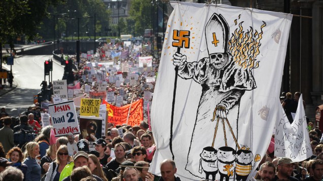 Manifestantes protestam contra a visita do Papa Bendo XVI em Londres. 18 de setembro de 2010.