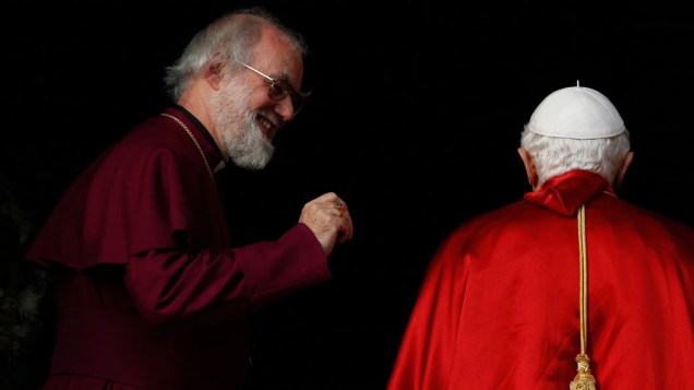 Papa Bento XVI é saudado pelo arcebispo de Canterbury, Rowan Williams, no Lambeth Palace em Londres. 17 de setembro de 2010.