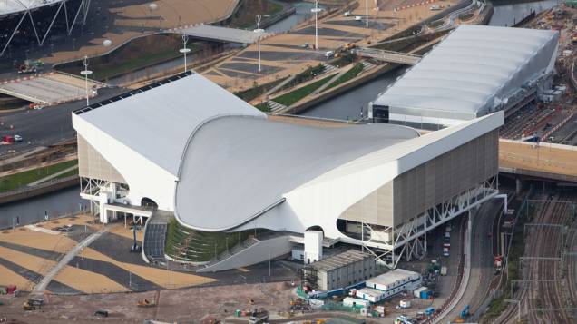 Centro de esportes aquáticos, em vista aérea do Parque Olímpico, em construção para as Olimpíadas de Londres em 2012