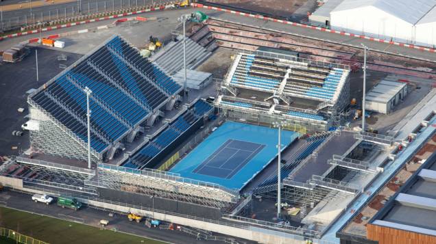 Quadra de tênis em vista aérea do Parque Olímpico que está em construção para as Olimpíadas de Londres em 2012