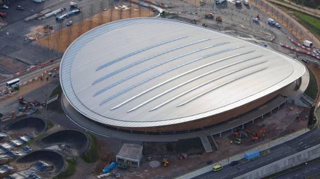 Velódromo em vista aérea do Parque Olímpico que está em construção para as Olimpíadas de Londres em 2012