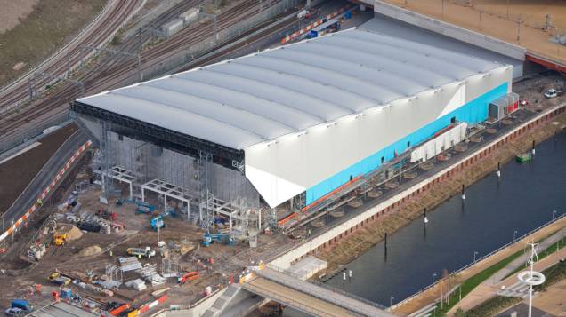 Arena de polo aquático em vista aérea do Parque Olímpico que está em construção para as Olimpíadas de Londres em 2012