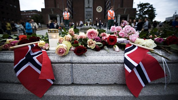 A polícia norueguesa publicará nesta terça-feira a lista das 76 vítimas fatais do duplo atentado