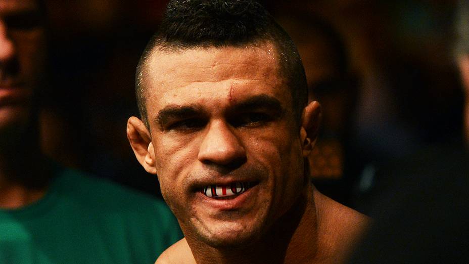 Vitor Belfort nocauteia Michael Bisping no UFC SP, no ginásio do Ibirapuera