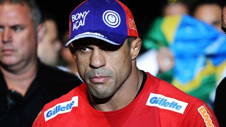 O brasileiro Vitor Belfort vence o americano Luke Rockhold no UFC Jaraguá do Sul, norte de Santa Catarina