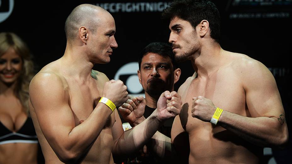 Vitor Miranda e Antônio Carlos durante a pesagem do UFC em São Paulo