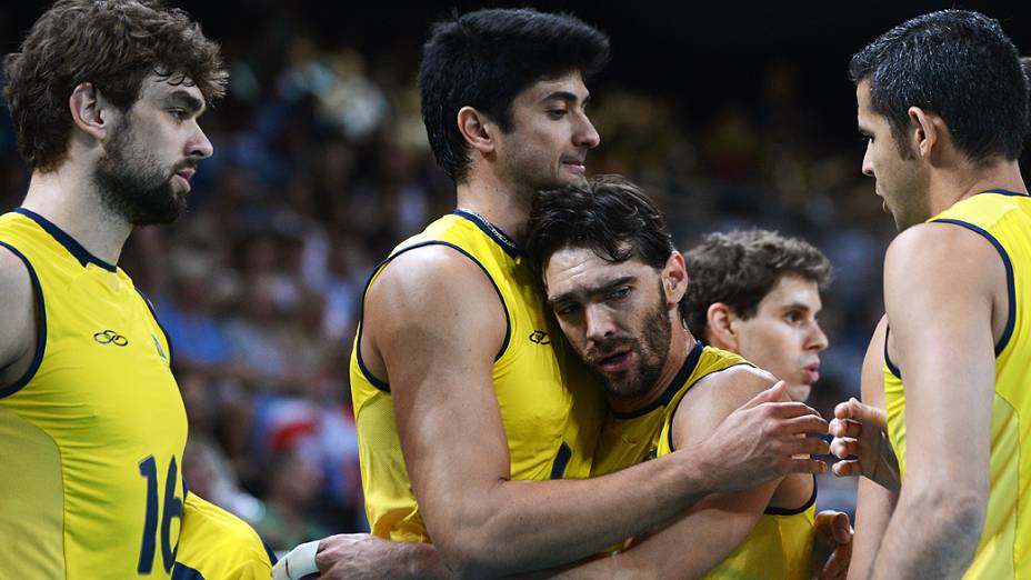 Brasil vence a Argentina e garante vaga na semifinal no vôlei, em 08/08/2012