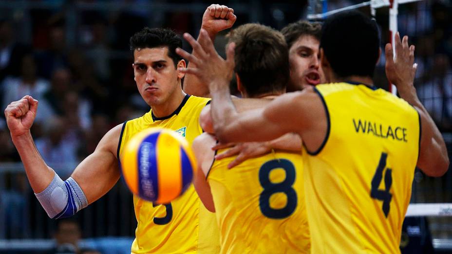 Seleção brasileira de vôlei durante a final olímpica contra a Rússia, em 12/08/2012