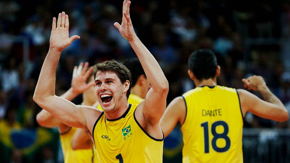 Seleção brasileira de vôlei durante a final olímpica contra a Rússia, em 12/08/2012