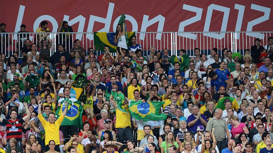 Torcida presente na quadra de Londres para ver o confronto Brasil e Rússia na final olímpica do vôlei, em 12/08/2012