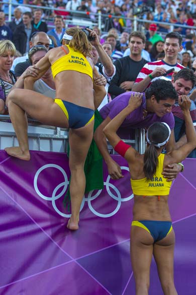 As brasileiras veceram as chinesas Xue e Zhang no vôlei de praia, em 08/08/2012