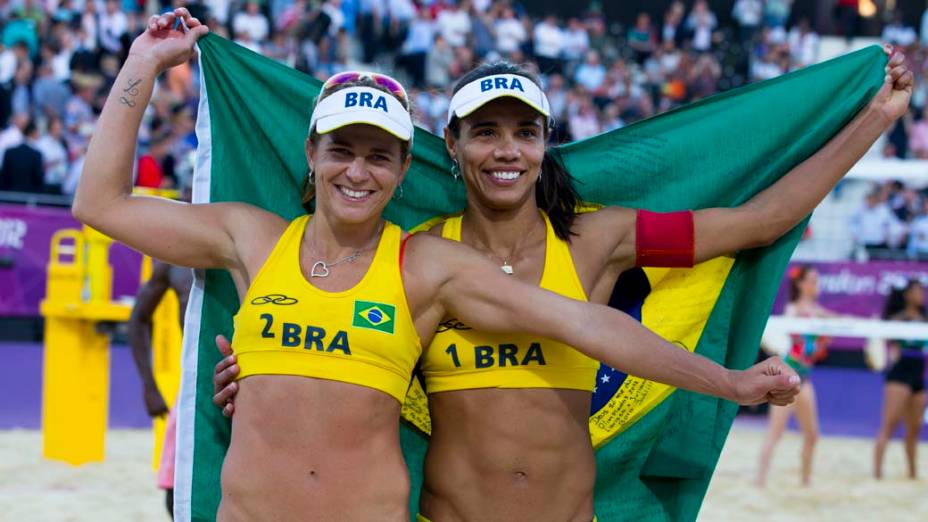 Brasileiras comemoram medalha de prata no vôlei de praia, em 08/08/2012