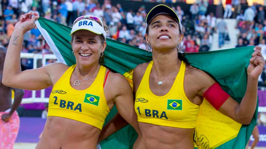 Brasileiras comemoram medalha de prata no vôlei de praia, em 08/08/2012