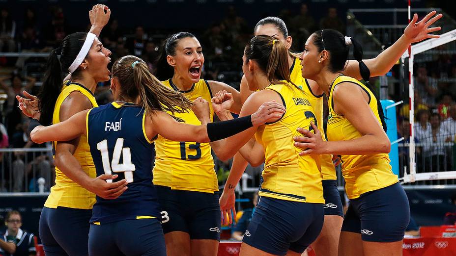 Seleção brasileira de vôlei durante partida contra a China, em 03/08/2012