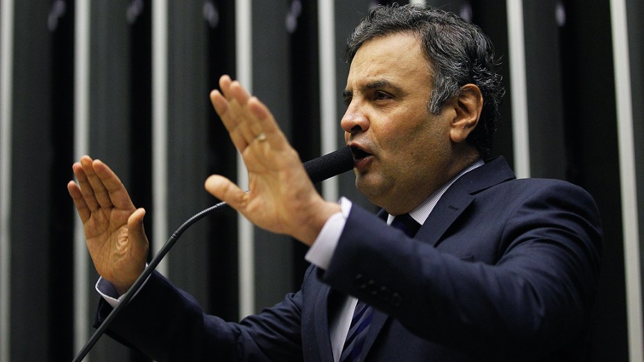 O senador Aécio Neves (PSDB-MG) faz um pronunciamento no Plenário Ulysses Guimarães, na Câmara dos Deputados, em Brasília