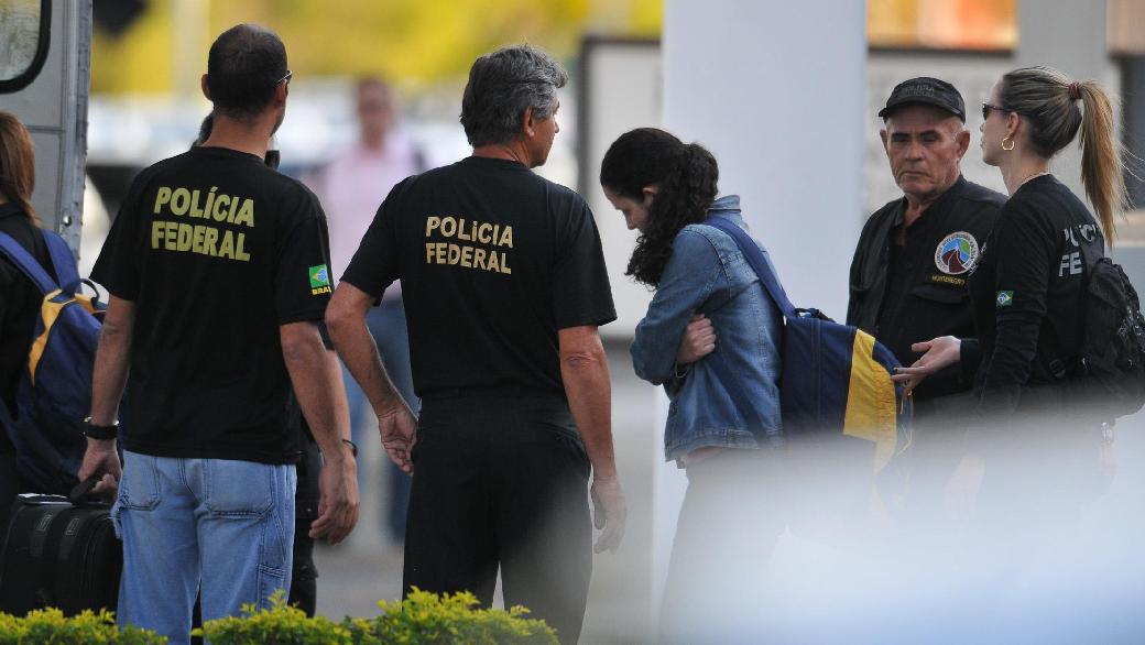 Presos da Operação Voucher, da Polícia Federal, são transferidos de Brasília para Macapá