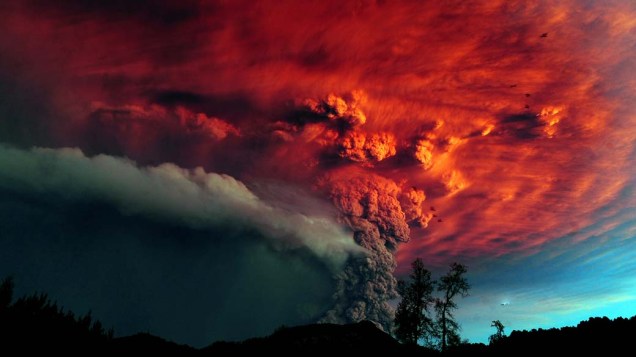 Nuvem de cinzas do vulcão Puyehue vista da cidade de Osorno, Chile