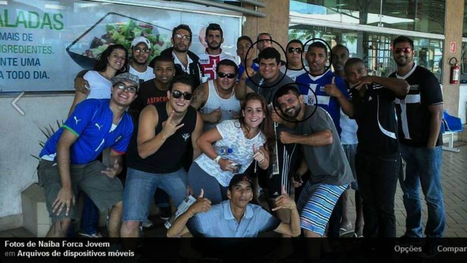 No Facebook, torcedores comemoram a chegada ao Rio. Em destaque, Sadarque, Naíba e Victor Vital, que foram filmados trocando agressões em Joinville