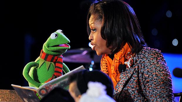 Washington: primeira-dama e o sapo Caco, dos Muppets, leram conto de Natal