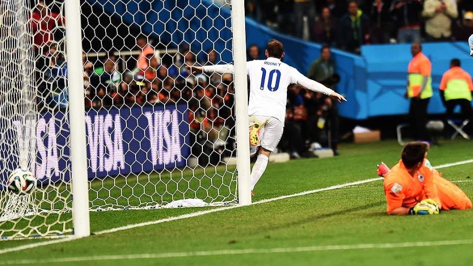 O inglês Wayne Rooney comemora gol contra o Uruguai no Itaquerão, em São Paulo