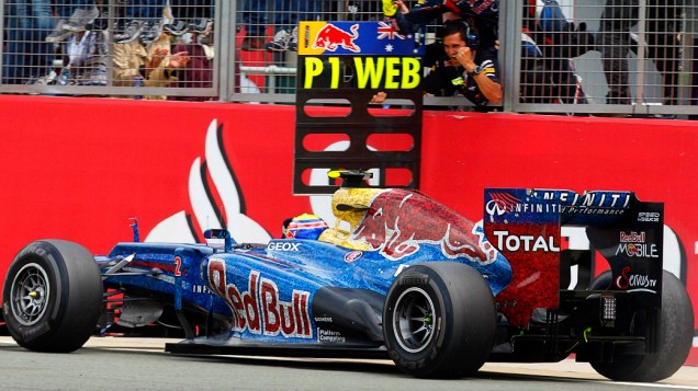 O australiano Mark Webber passou o espanhol Fernando Alonson na última volta e garantiu a vitória do GP da Inglaterra, no circuito de Silverstone