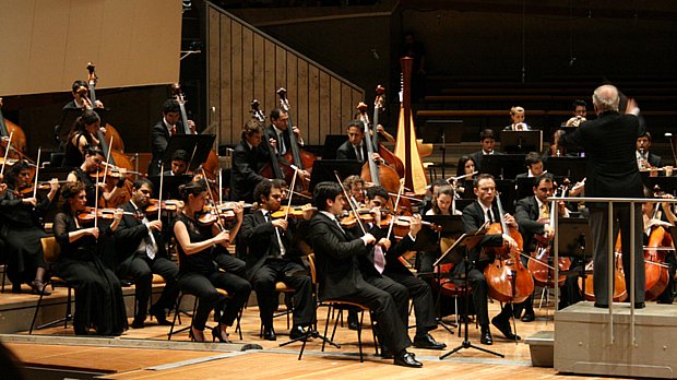 Orquestra West-Eastern Divan se apresenta na Filarmônica de Berlim, em maio de 2011