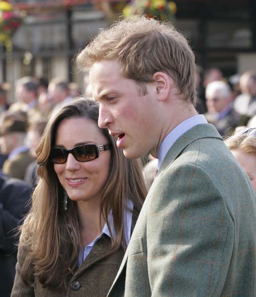 Kate Middleton com o príncipe William em corrida de cavalos no Festival de Cheltenham, março de 2007