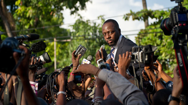 Wyclef Jean no Haiti, depois de entregar documentação para concorrer à presidência do país