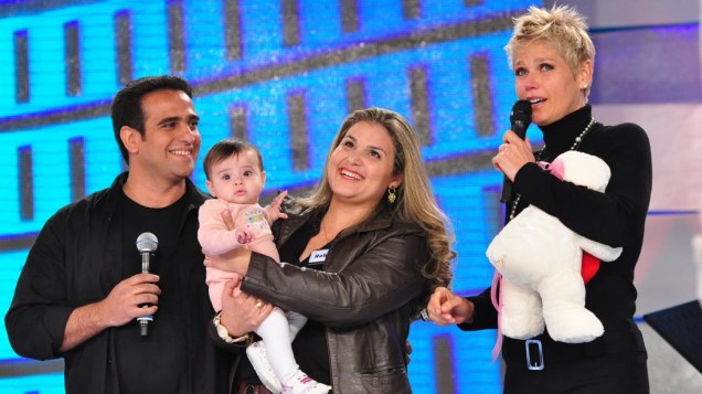 Durante gravação do programa em comemoração aos 25 anos da Xuxa na Rede Globo, a apresentadora se emocionou com o casal Márcio e Roberta que se conheceram no programa da Xuxa, 2011