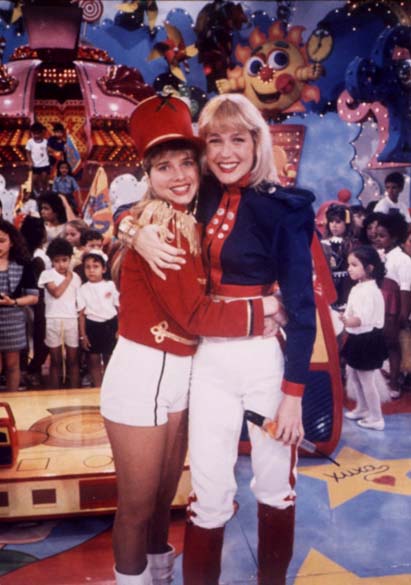 Xuxa com a atriz e ex-paquita Letícia Spiller, 1989