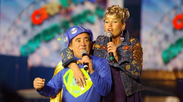 Renato Aragão e Xuxa apresentando o programa Criança Esperança da Rede Globo, 2004