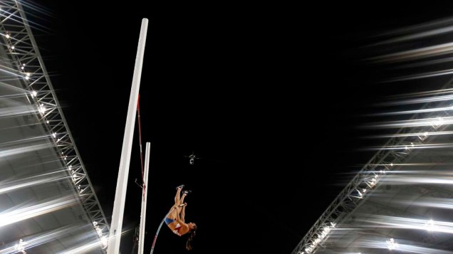 A russa Yelena Isinbayeva durante a prova de salto com vara no Mundial de Atletismo em Daegu, Coreia do Sul