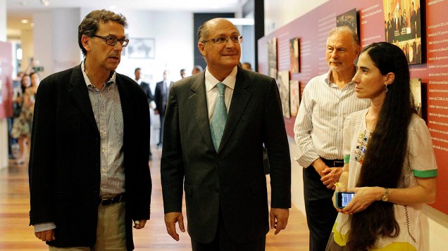 Yoani Sanchéz visita o Museu da Resistência, acompanhada do governador Geraldo Alckmin e do secretário de cultura Marcelo Araújo, em São Paulo